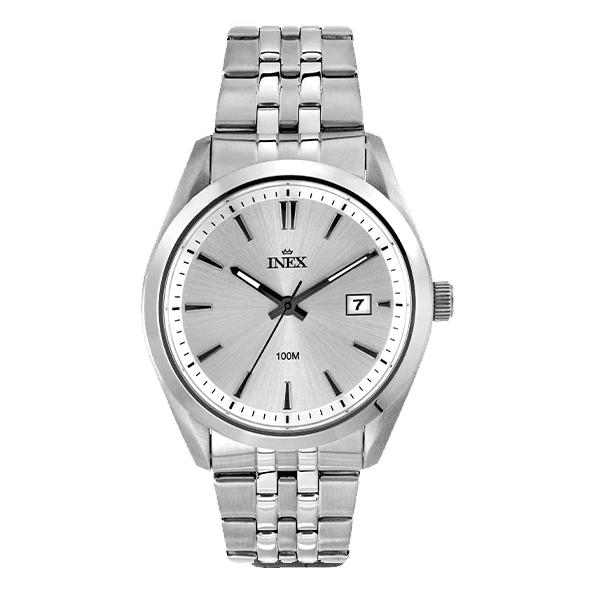 Sølvfarget armbåndsur med metallrem, rund urskive, svarte timemarkører, datovindu ved klokken 3 og merkenavnet «INEX» på urskiven.
