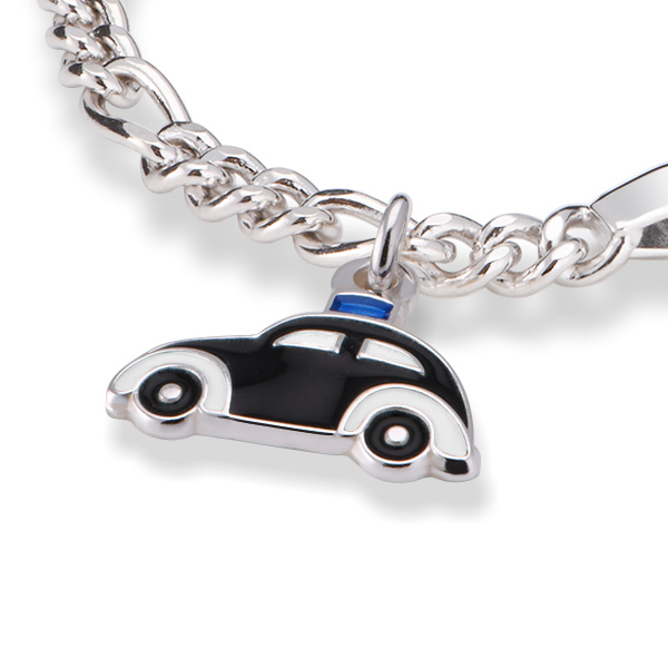 Vår klassiske, sorte politibil med blålys er populær blant små politigutter.
