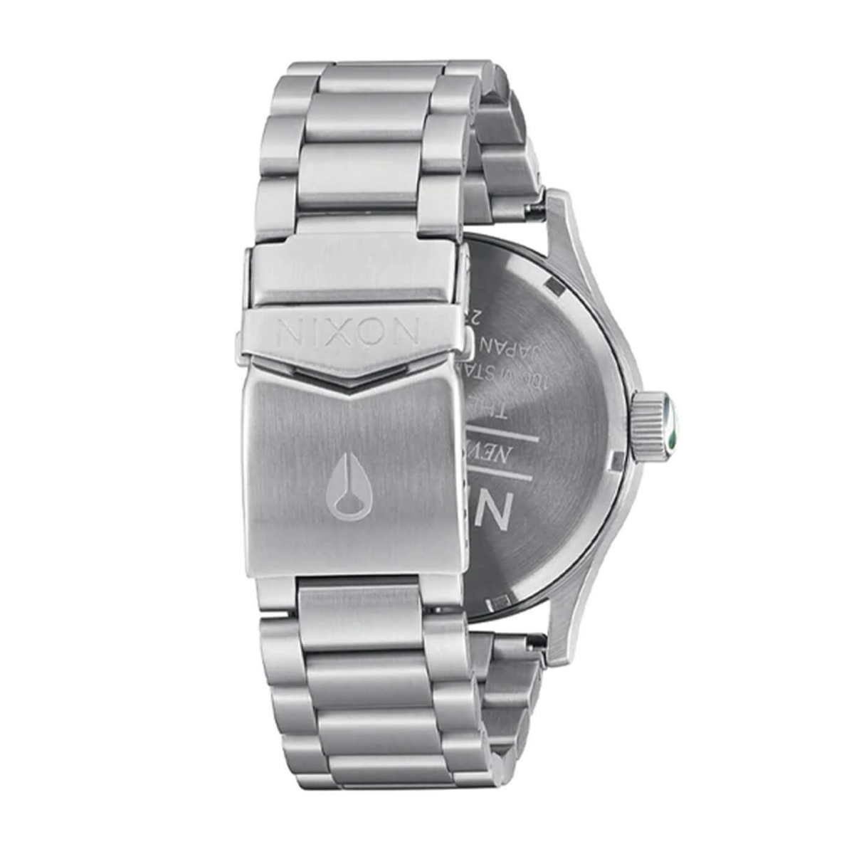 Analog armbåndsur i rustfritt stål med lenke, grønn urskive, sølvfargede visere og timemarkører samt dag- og datovisning, sett forfra.