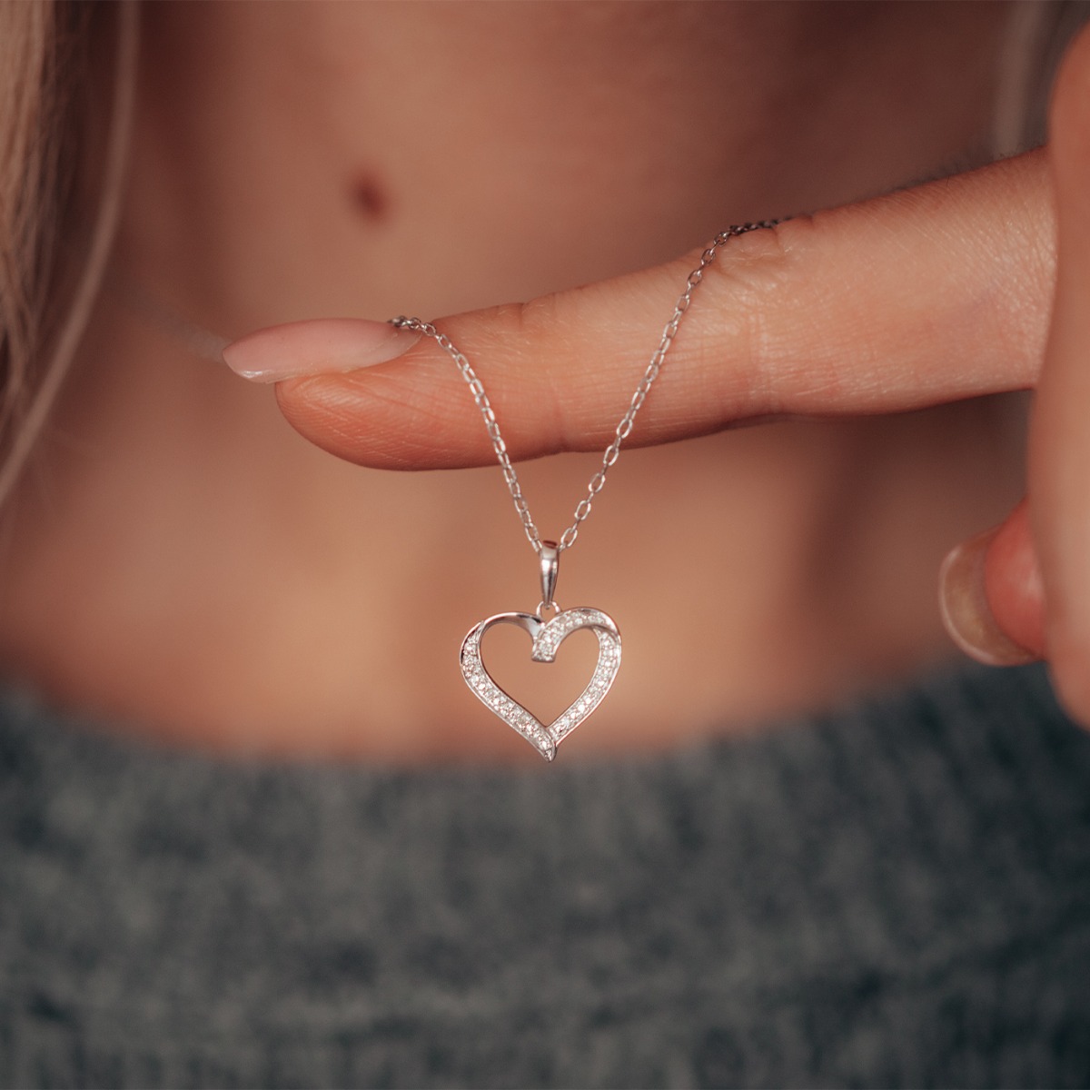 Diamantsmykke 375 Hvitt Gull 0,03 ct.