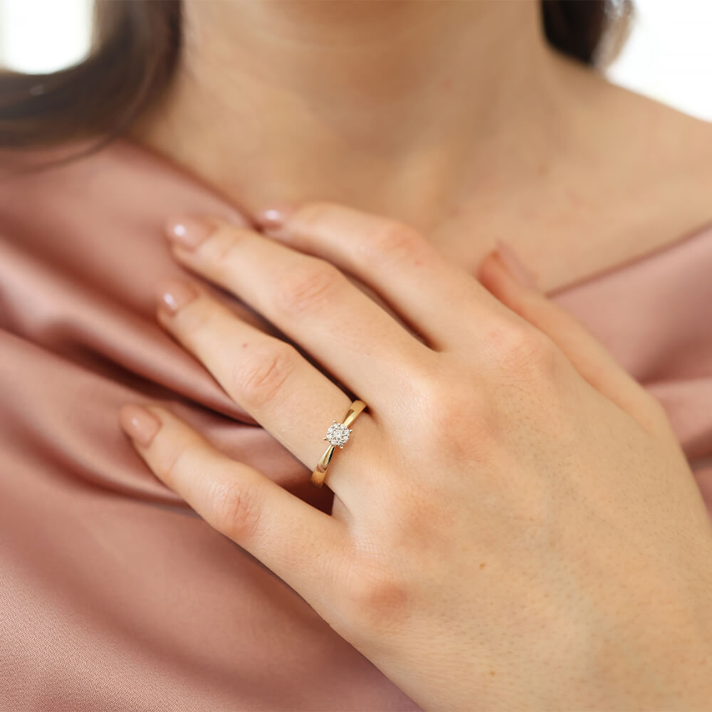 DIANA Diamantring 375 Gult Gull 0,11 ct