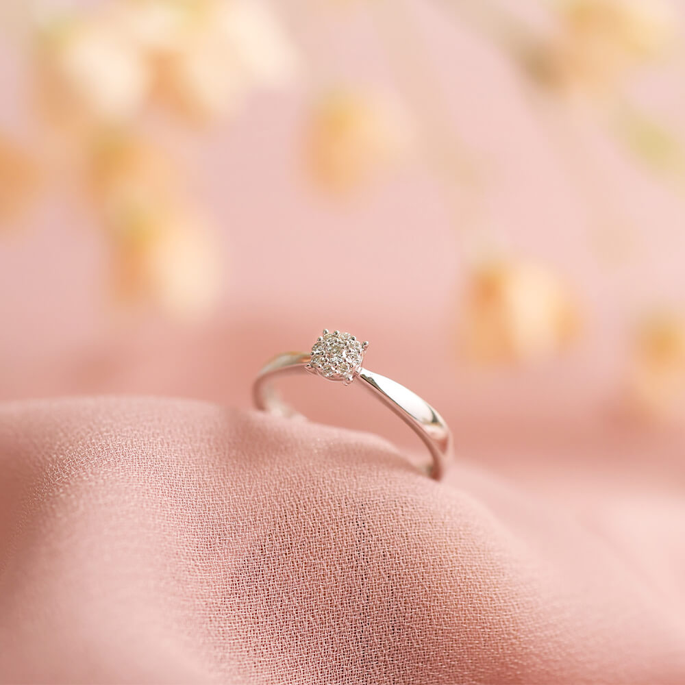 DIANA Diamantring 375 Hvitt Gull 0,11 ct