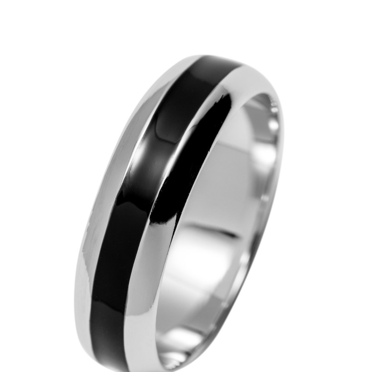 Produktbilde av en sølvfarget ringe med tykk sort linje i midten på hvit bakgrunn.