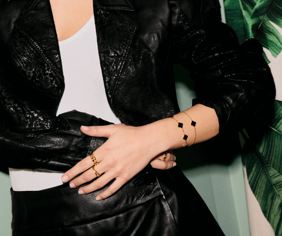 MERETE Armbånd Gullfarget Stål Sort