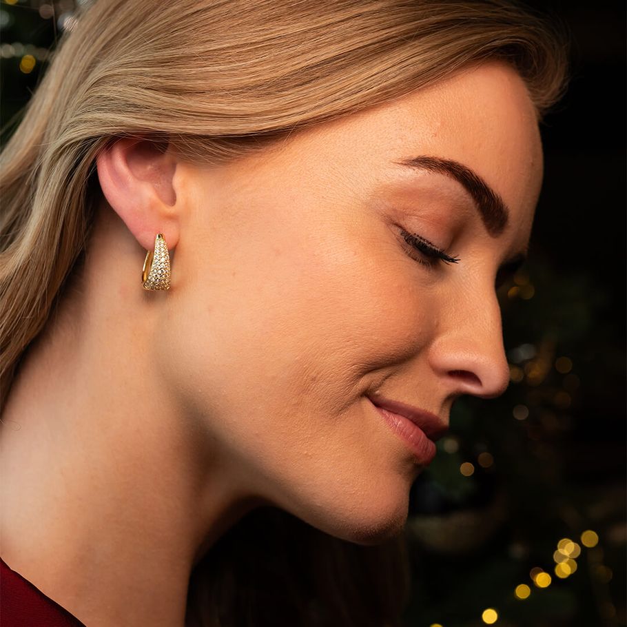 Sergey va Aleksandra ishtirokidagi rus pornosini onlayn tomosha qiling Suhbat va qasam bilan rus porno