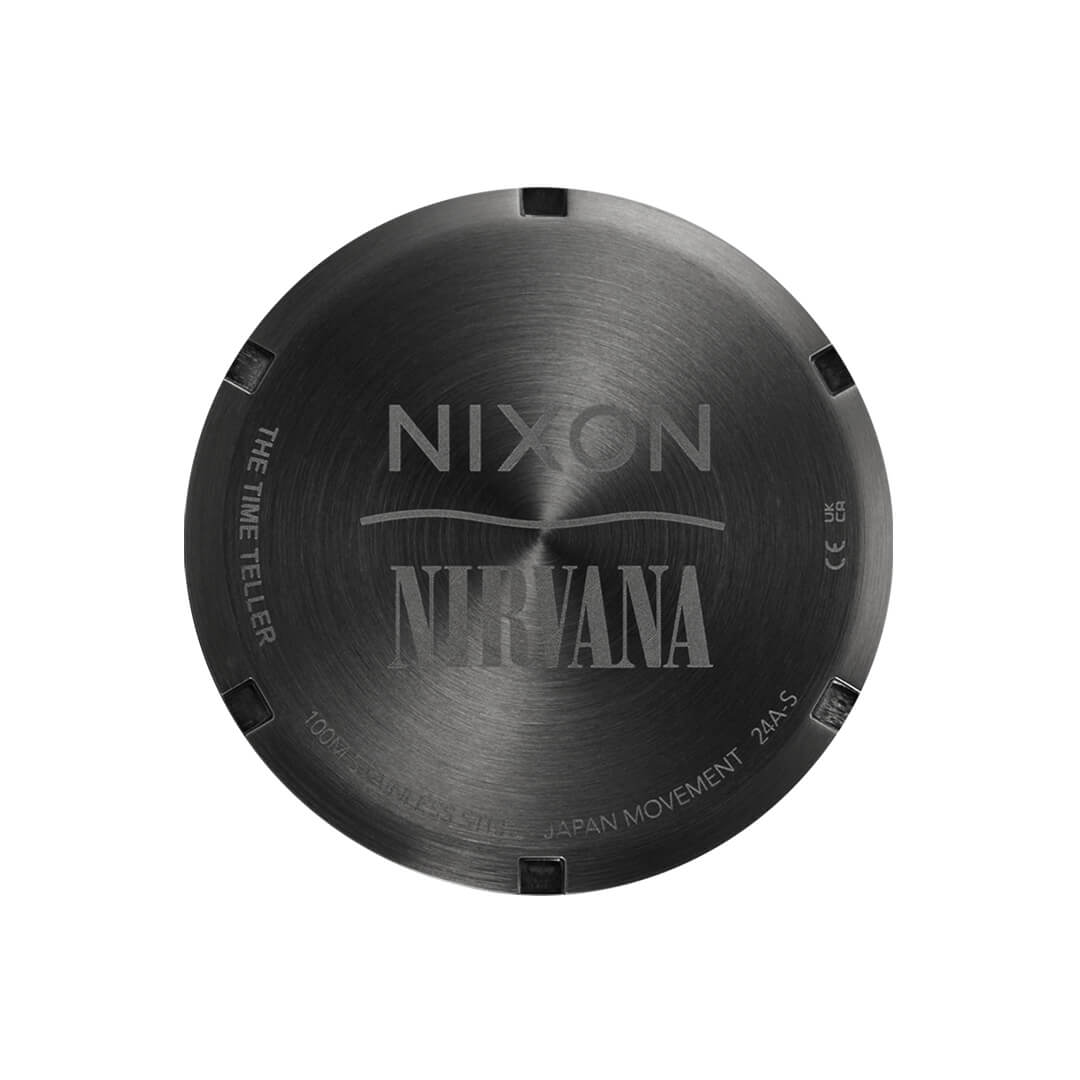 Sort metallarmbåndsur med lenke, sort urskive, neongule tall og visere, rund kasse, gul sekundviser med Nirvana på skiven
