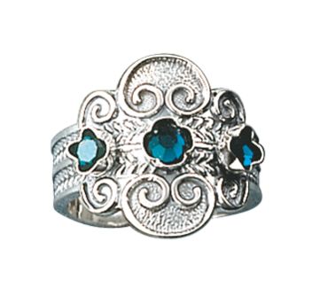 Bunadsring i oksidert sølv med grønne stener