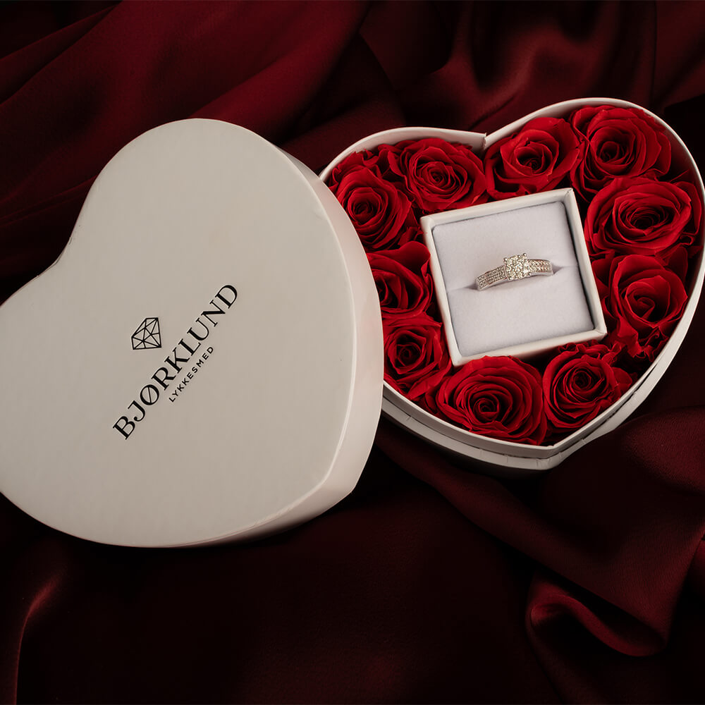 ASTRID Diamantring 375 Hvitt Gull 0,30 ct.