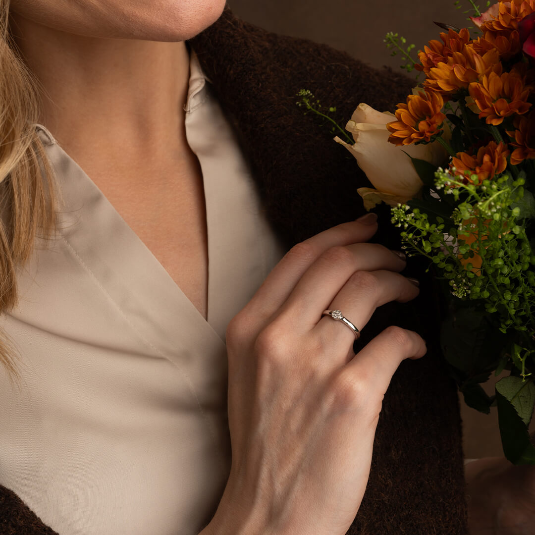 MARY Diamantring 375 Hvitt Gull 0,06 ct