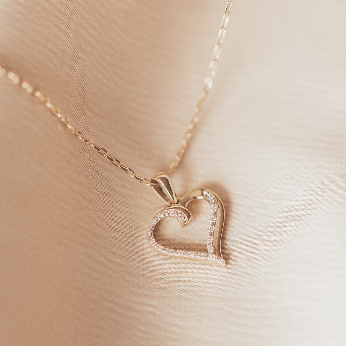 Diamantsmykke 375 Gult Gull 0,03 ct.