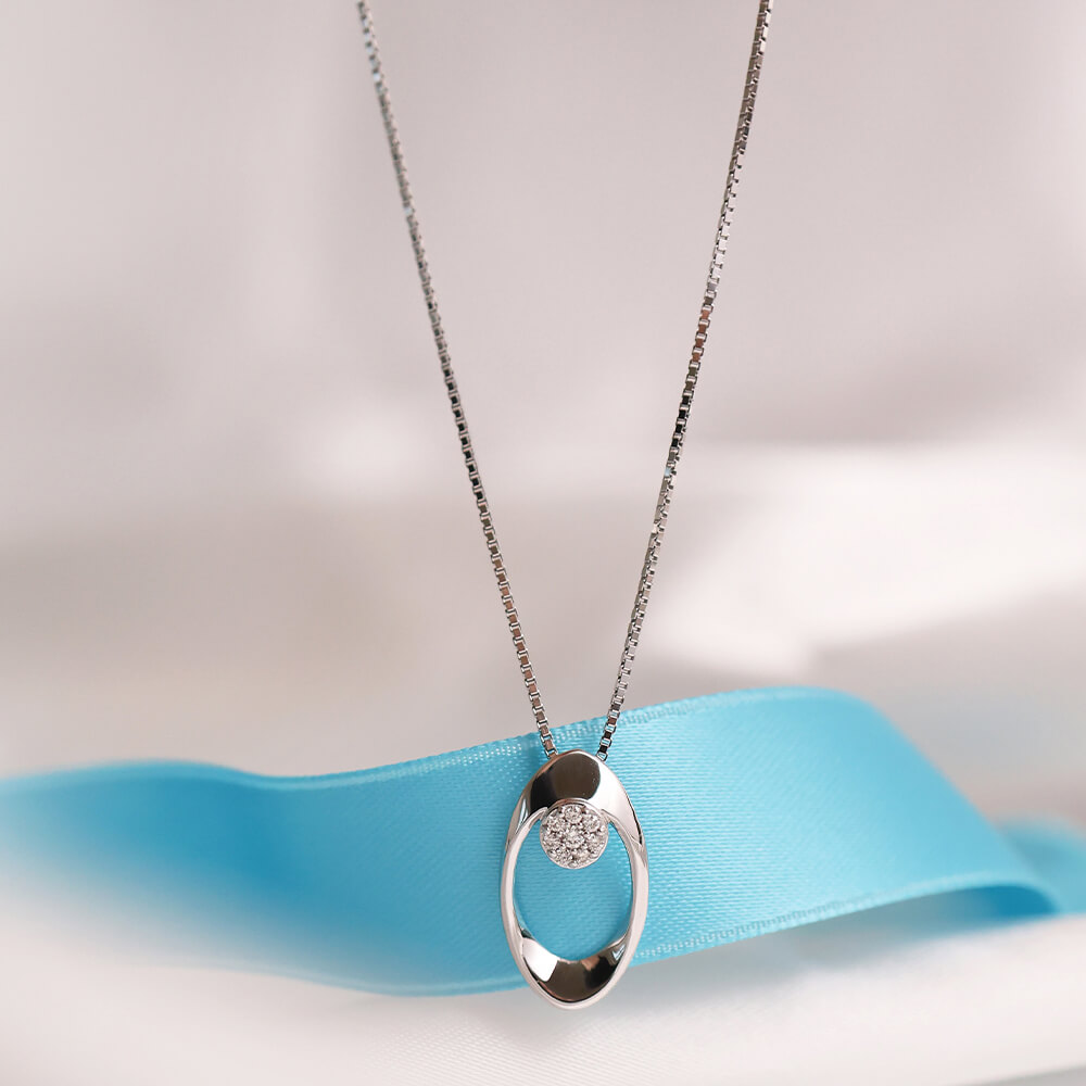 Diamantsmykke 375 Hvitt Gull 0,06 ct