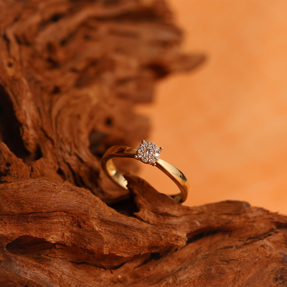 DIANA Diamantring 375 Gult Gull 0,11 ct