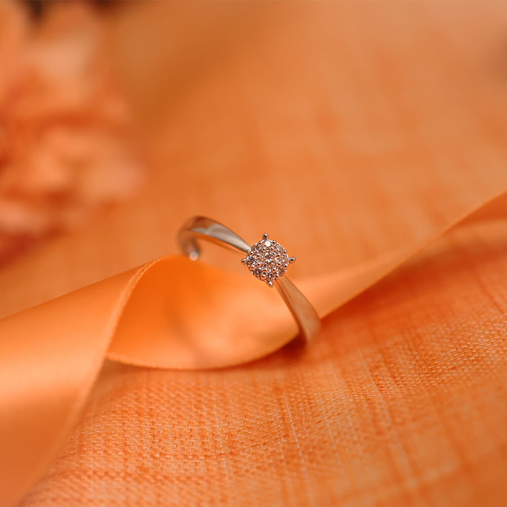 DIANA Diamantring 375 Hvitt Gull 0,11 ct