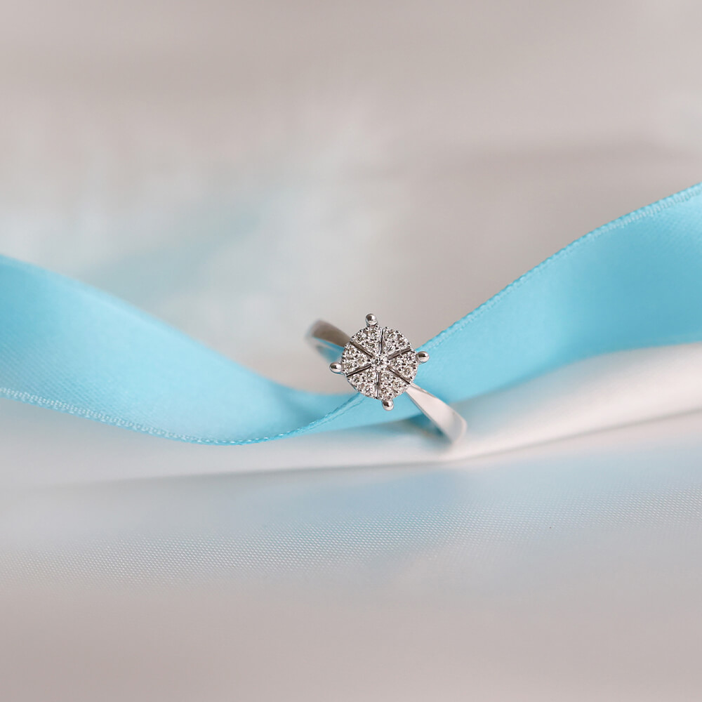 ELISABETH Diamantring 375 Hvitt Gull 0,118 ct