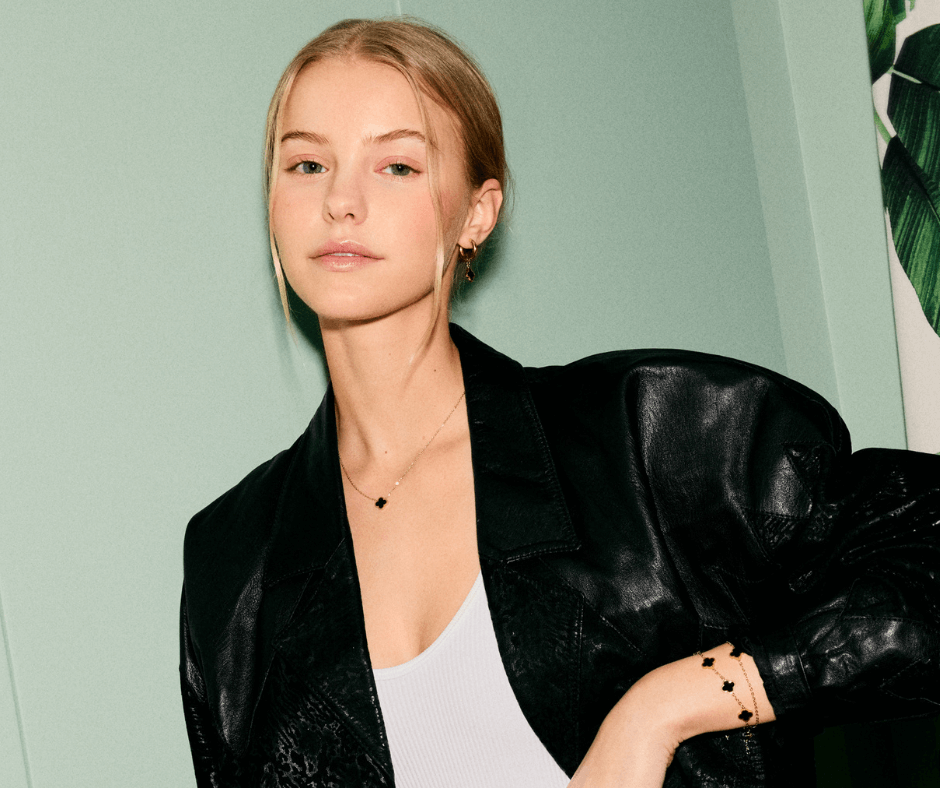 MERETE Halssmykke Gullfarget Stål Sort