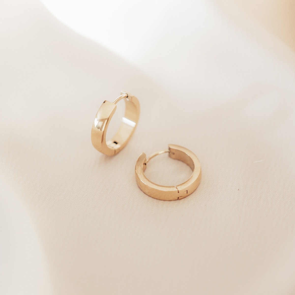 HEDDA Øreringer Gullfarget Stål