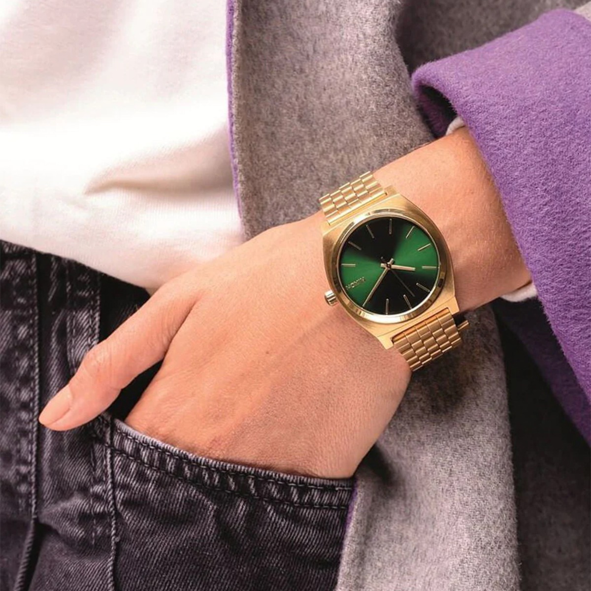 Nixon time shop teller size