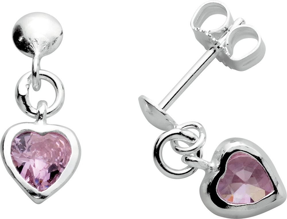 Sølvfargede øredobber med hengende hjerteformede anheng og rosa steiner, avbildet mot hvit bakgrunn.