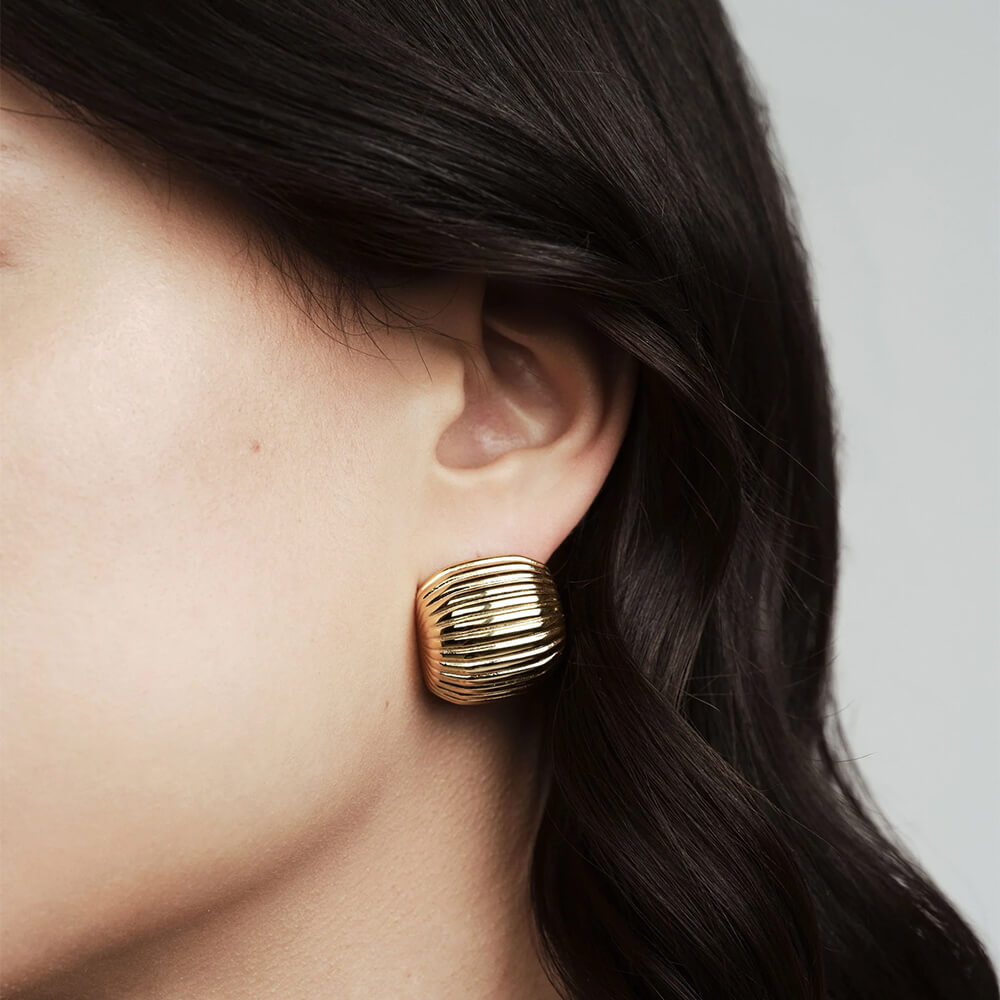 Retro Ribbed Gold Earring