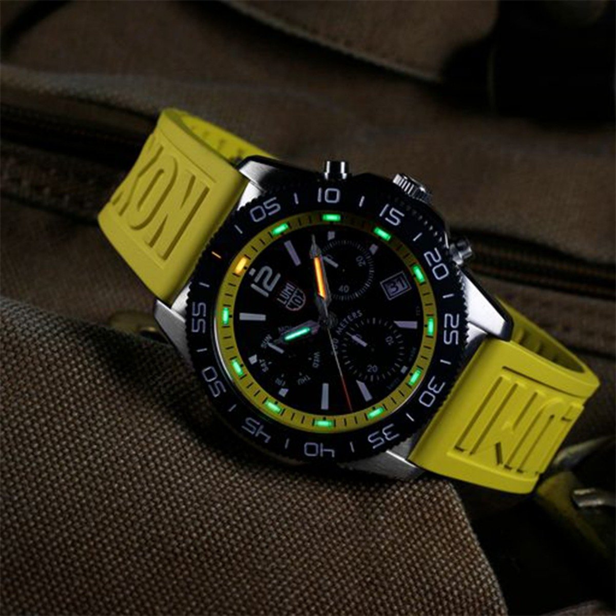 Pacific Diver 44 mm Gul