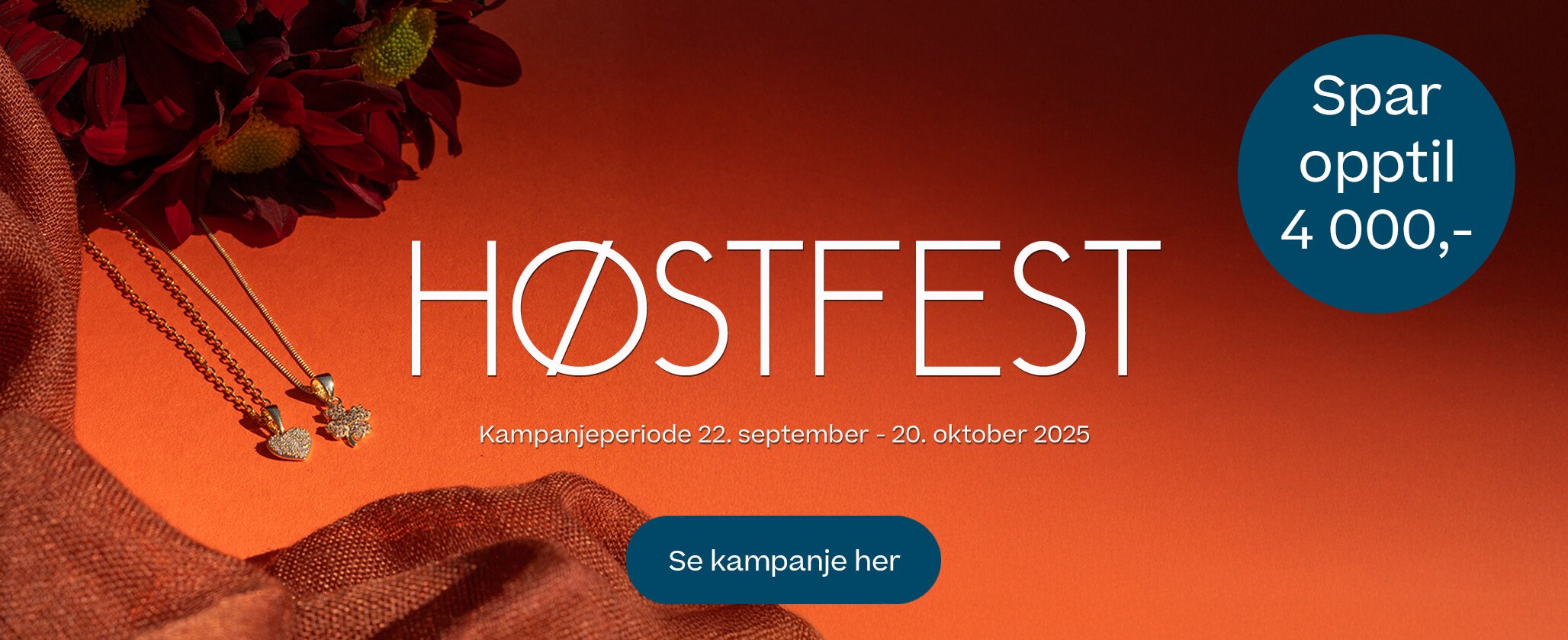 To gullkjeder med anheng, et blomstermotiv og et hjerte, ligger på oransje bakgrunn med tekst Høstfest.